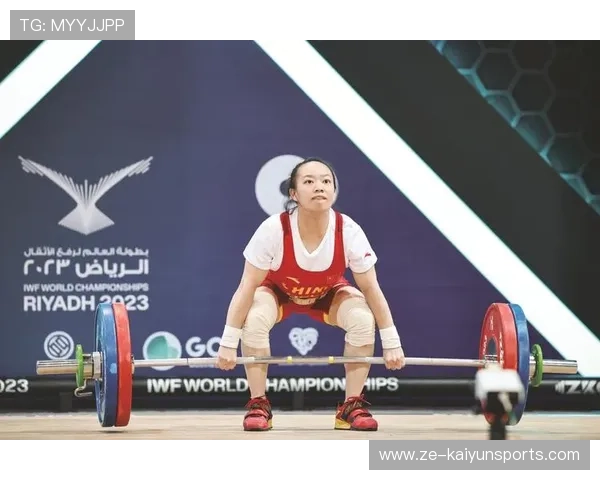世界举重锦标赛:轻量级竞争异常激烈 世界举重锦标赛:轻量级竞争异常激烈
